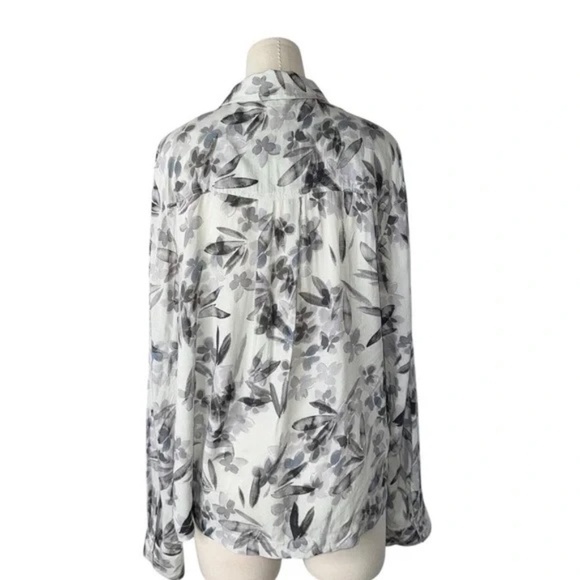 CLOTH & STONE - by Anthropologie One-Pocket Buttondown Shirt in Medium Size - Picture 5 of 9